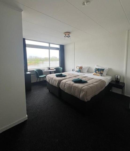 Hotel Aan De Linge Kedichem Eksteriør billede